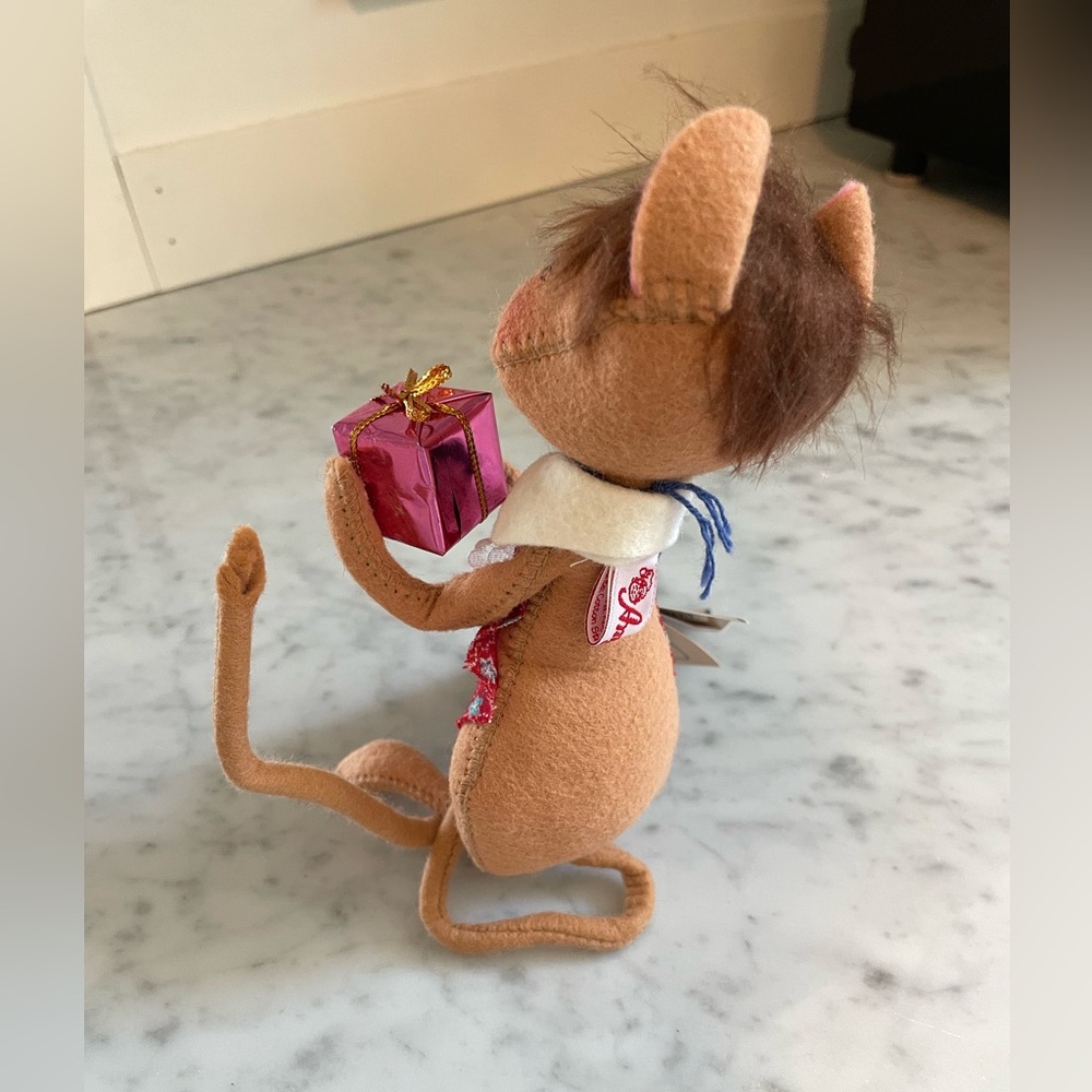 Annalee Valentine Mouse with Gift 1998 - Picture 2 of 6